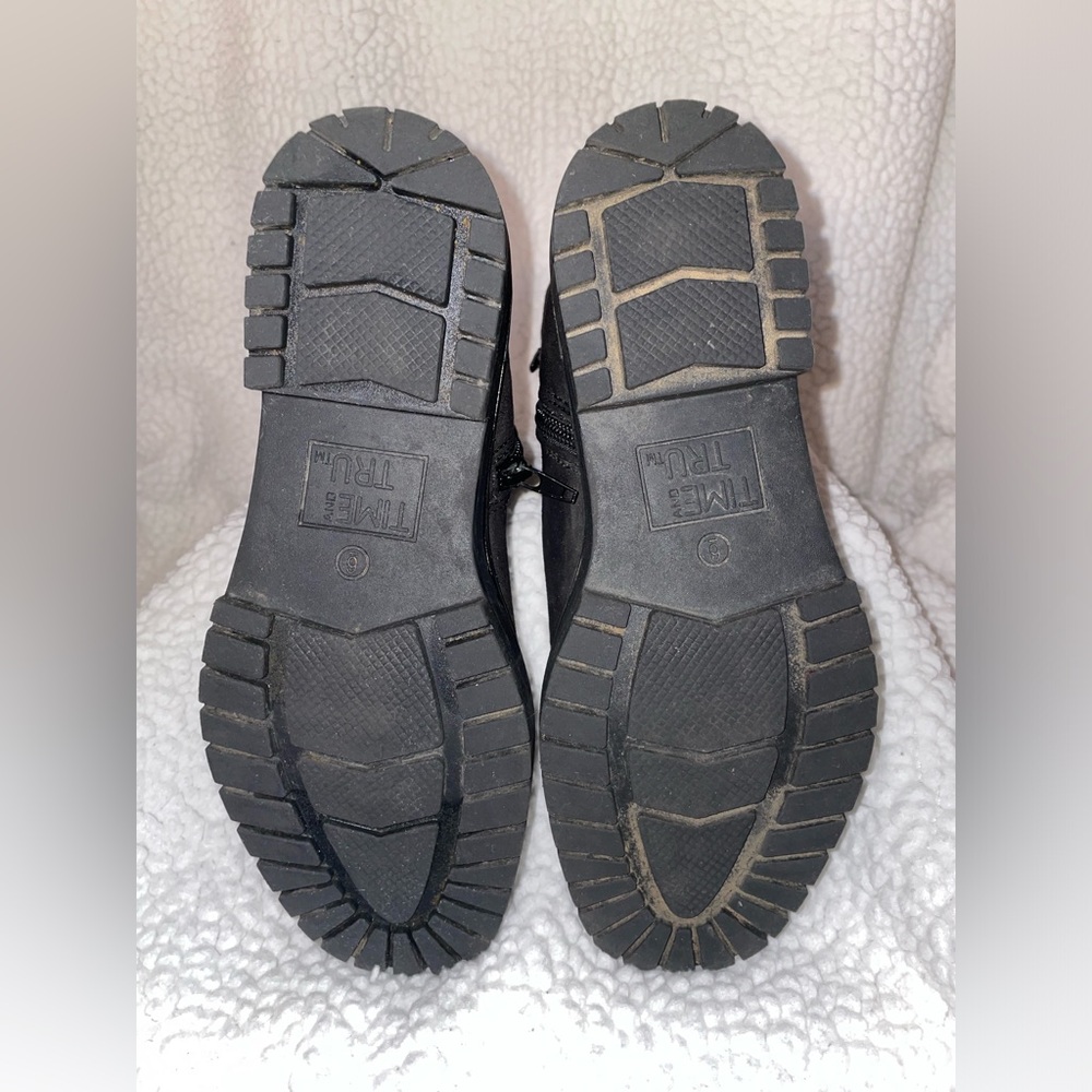 Time & Tru Women's Black Suede Boots Preowned - Picture 8 of 10